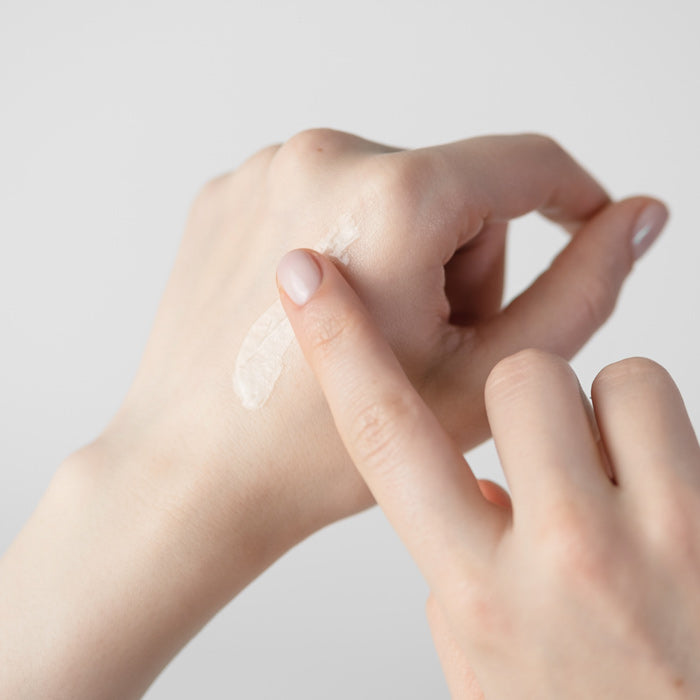 Kolostrum-Gel / Colostrum Produkt-Test leicht gelbliches Pflege-Gel