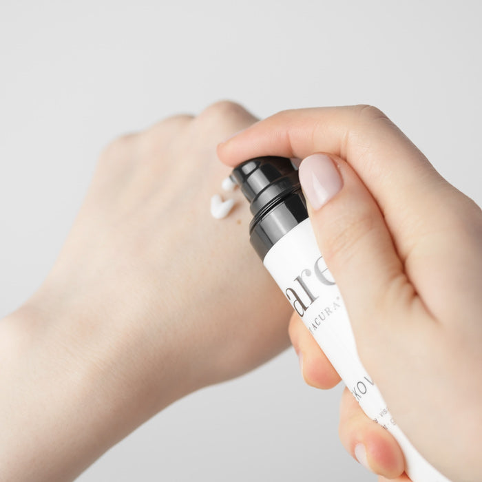 Spezielle Tagespflege / ReKover Produkt-Test Konsistenz einfache Pump-Flasche
