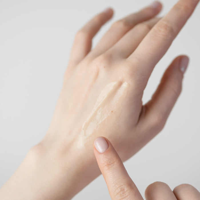 Retinol Serum / 0,5% Retinol Produkt-Test glänzende Creme, transparent